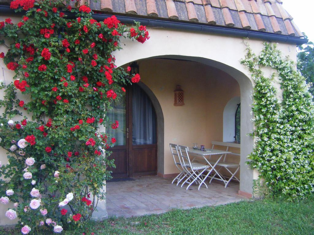 Agriturismo Colle Donatucci Guest House Castagneto Carducci Rom bilde